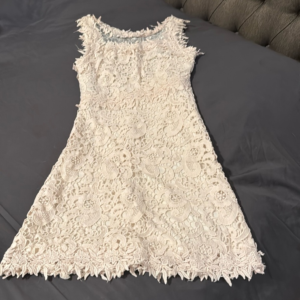 Romeo +Juliet Couture,Small,Ivory,floral lace w/ lining,Perfect condition.
